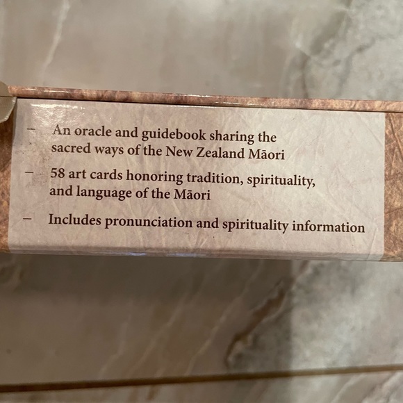 The Māori Oracle Cards and Guidebook Set - Picture 2 of 5